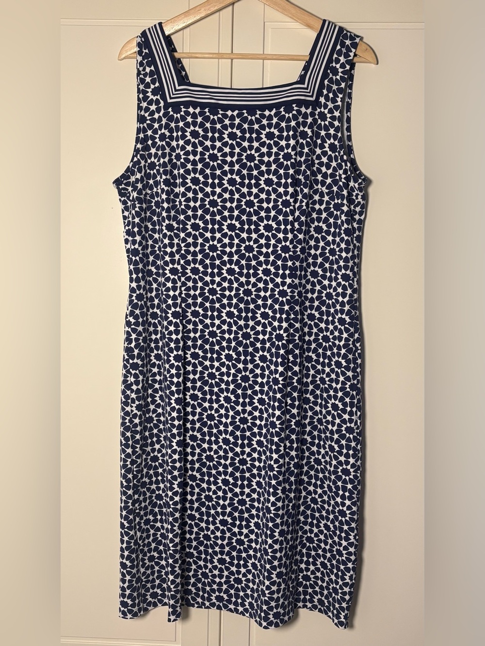 White and navy Talbots Effortless Jersey Shift Dress size Large